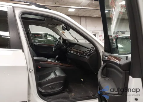 2013 BMW X5 xDrive35I/xDrive35I Premium/xDrive35I Sport Activity z USA, uszkodzony, nr VIN 5UXZV4C50D0E14975